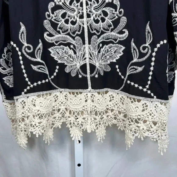 2/$30 C Est. 1946 Size 18/20 Embroidered Crochet Blouse Boho Flowy Coverup Swim - Picture 5 of 12